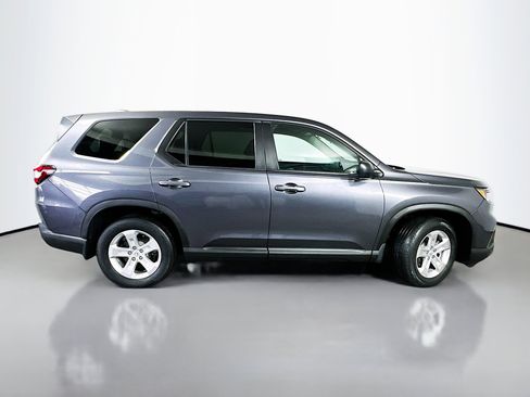 Used 2023 Honda Pilot LX image 8