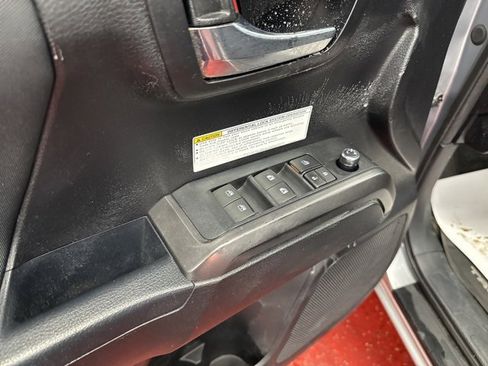 Used 2017 Toyota Tacoma TRD Off-Road image 19