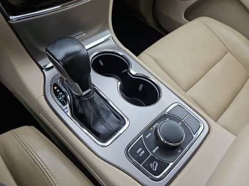 Used 2020 Jeep Grand Cherokee Limited w/ Trailer Tow Group IV image 26