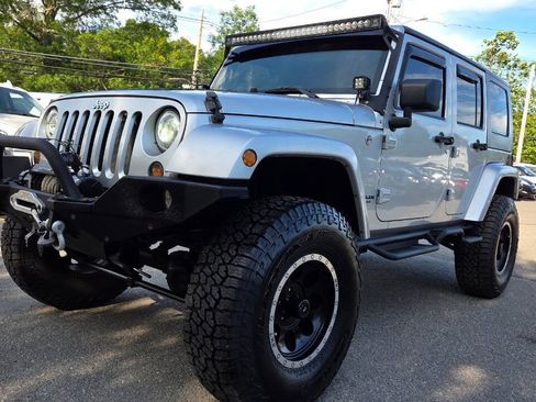 Used 2010 Jeep Wrangler Unlimited Sahara w/ Dual Top Group AWD/4WD image 6