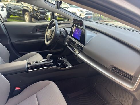 Used 2024 Toyota Prius LE image 18