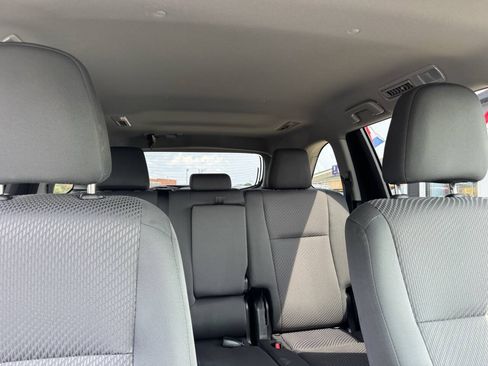 Used 2018 Toyota Highlander LE AWD/4WD image 37