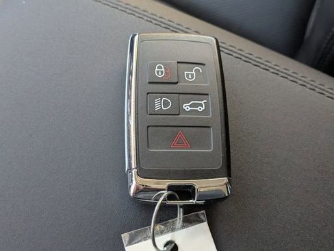 Used 2025 Land Rover Defender 90 S image 22