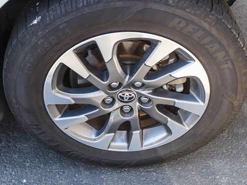 Used 2022 Toyota Prius Limited w/ Premium Convenience Package image 15