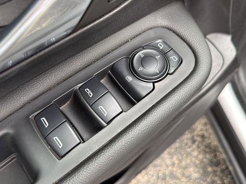 Used 2024 GMC Terrain SLE image 13