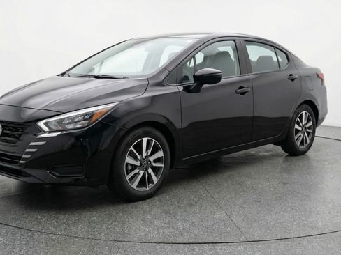 Used 2025 Nissan Versa SV FWD image 3