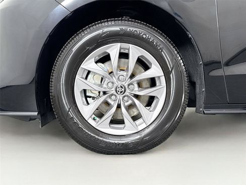 Certified 2026 Toyota Sienna XLE FWD image 45