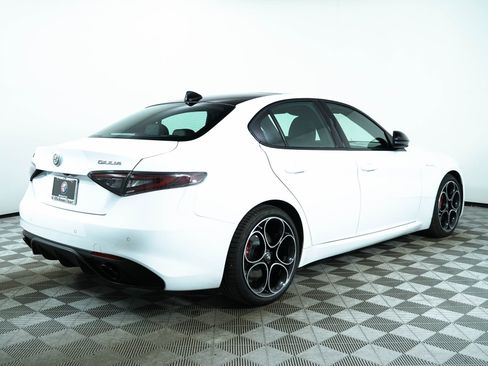 New 2024 Alfa Romeo Giulia Veloce image 9