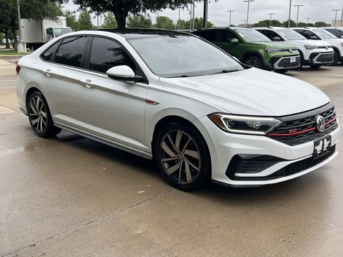 Used 2019 Volkswagen Jetta GLI Autobahn FWD image 2