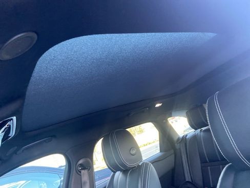 Used 2022 Land Rover Range Rover Velar R-Dynamic S image 7