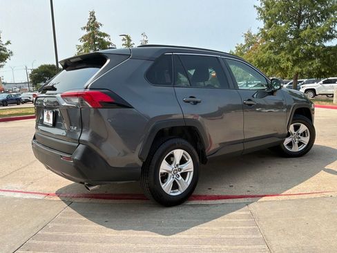 Used 2019 Toyota RAV4 XLE w/ Carpet Mat Package FWD image 6