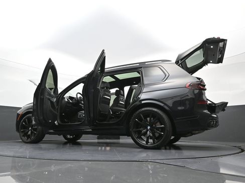 Used 2025 BMW X7 M60i AWD/4WD image 44