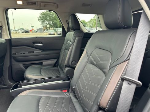Used 2022 Nissan Pathfinder Platinum w/ Cargo Package AWD/4WD image 23