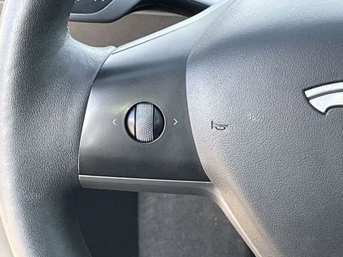 Used 2022 Tesla Model 3 Standard Range image 12