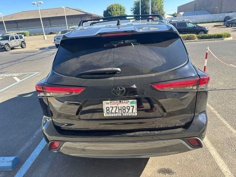 Used 2022 Toyota Highlander Limited AWD/4WD image 7