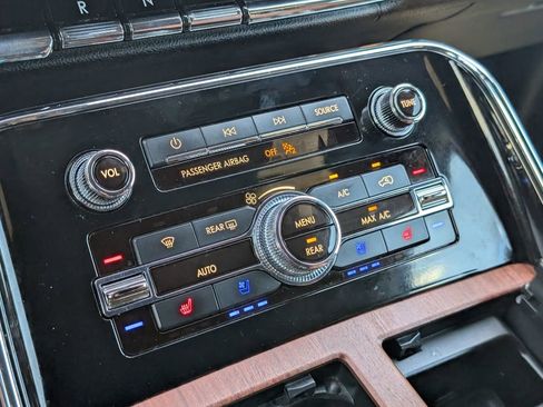 Used 2020 Lincoln Navigator L Reserve w/ Luxury Package AWD/4WD image 24