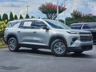 New 2025 Chevrolet Traverse LT w/ Driver Confidence Package video 2