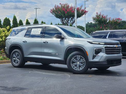 New 2025 Chevrolet Traverse LT w/ Driver Confidence Package image 2