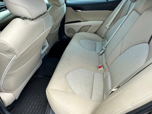 Used 2018 Toyota Camry LE FWD image 7