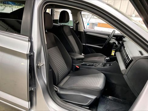 Used 2025 Volkswagen Jetta S image 9