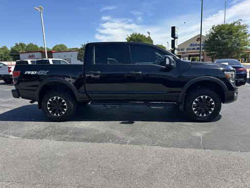 Used 2021 Nissan Titan PRO-4X w/ Pro-4x Convenience Package AWD/4WD image 9