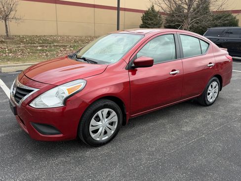 Used 2016 Nissan Versa SV image 1