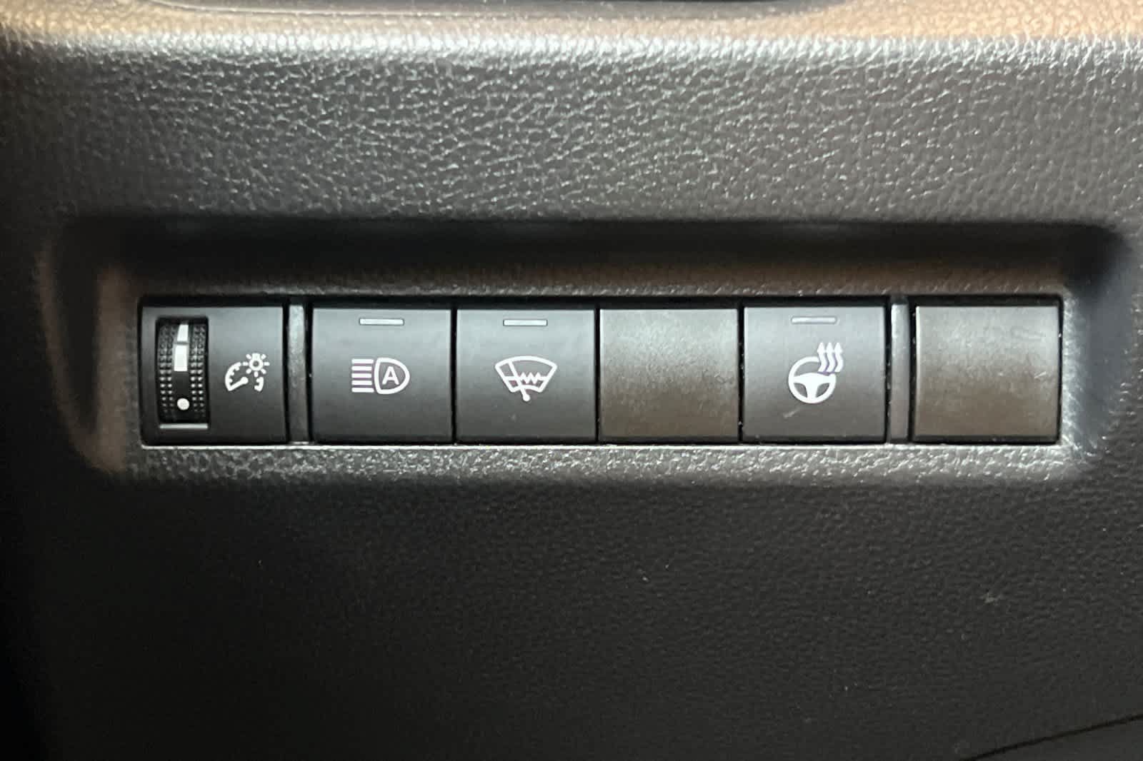 Used 2022 Toyota RAV4 XLE w/ XLE Grade Weather Package AWD/4WD image 30