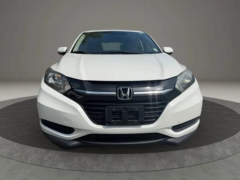 Used 2018 Honda HR-V LX image 2
