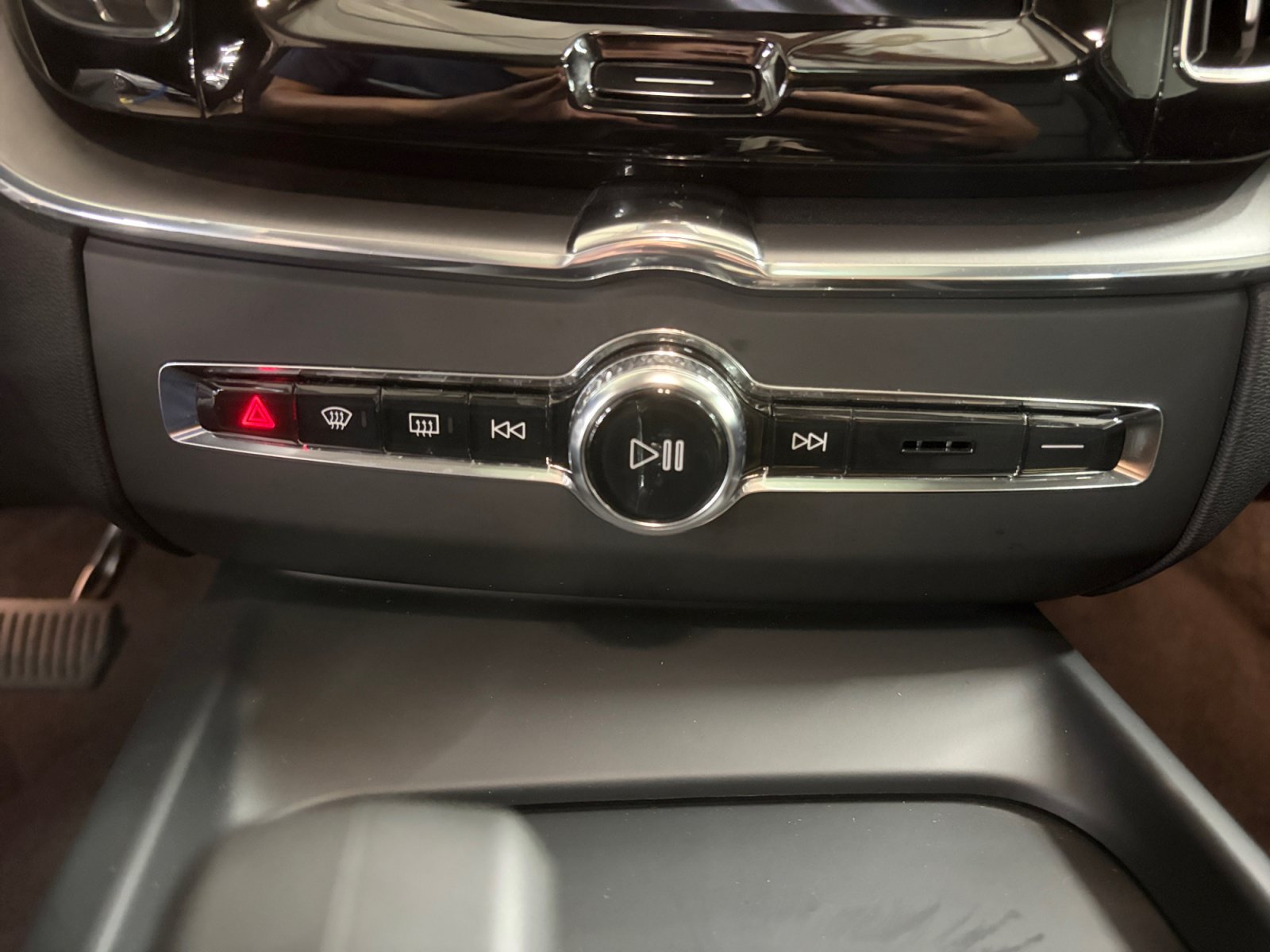 Used 2024 Volvo XC60 T8 Core AWD/4WD image 15