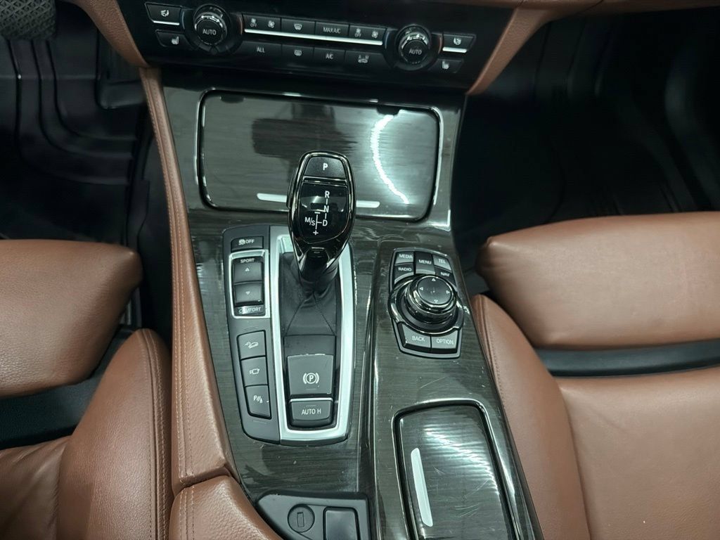 Used 2013 BMW 550i xDrive Sedan AWD/4WD image 19