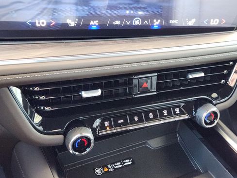 New 2026 Chevrolet Suburban Z71 w/ Comfort Package image 15