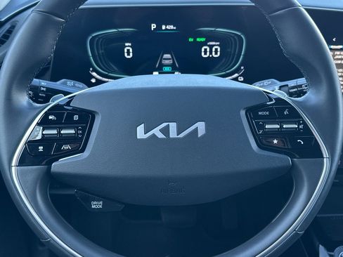 Used 2023 Kia Niro EX image 23