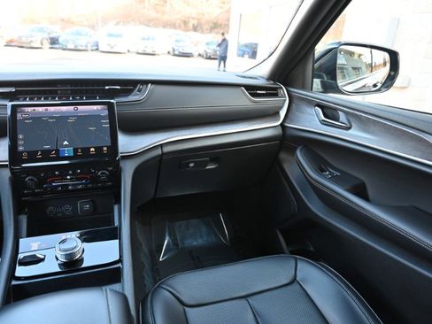 Used 2024 Jeep Grand Cherokee L Limited w/ Luxury Tech Group II image 15