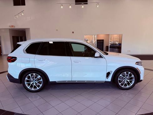 Used 2025 BMW X5 xDrive50e image 17