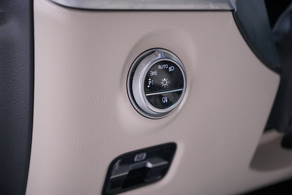 Used 2024 Mercedes-Benz C 300 Sedan image 24