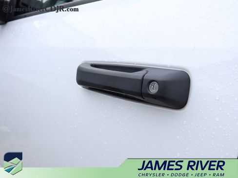 Used 2017 RAM 1500 Express AWD/4WD image 19