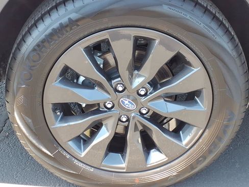 Certified 2025 Subaru Outback Onyx Edition AWD/4WD image 10