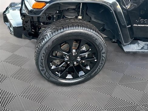 Used 2021 Jeep Gladiator Overland image 33