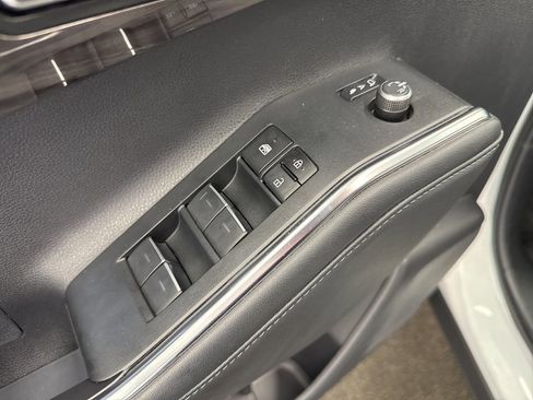 Used 2023 Toyota Highlander Limited image 37