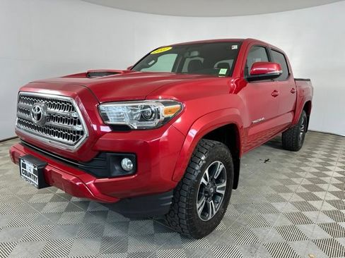 Used 2017 Toyota Tacoma 4x4 Double Cab image 10