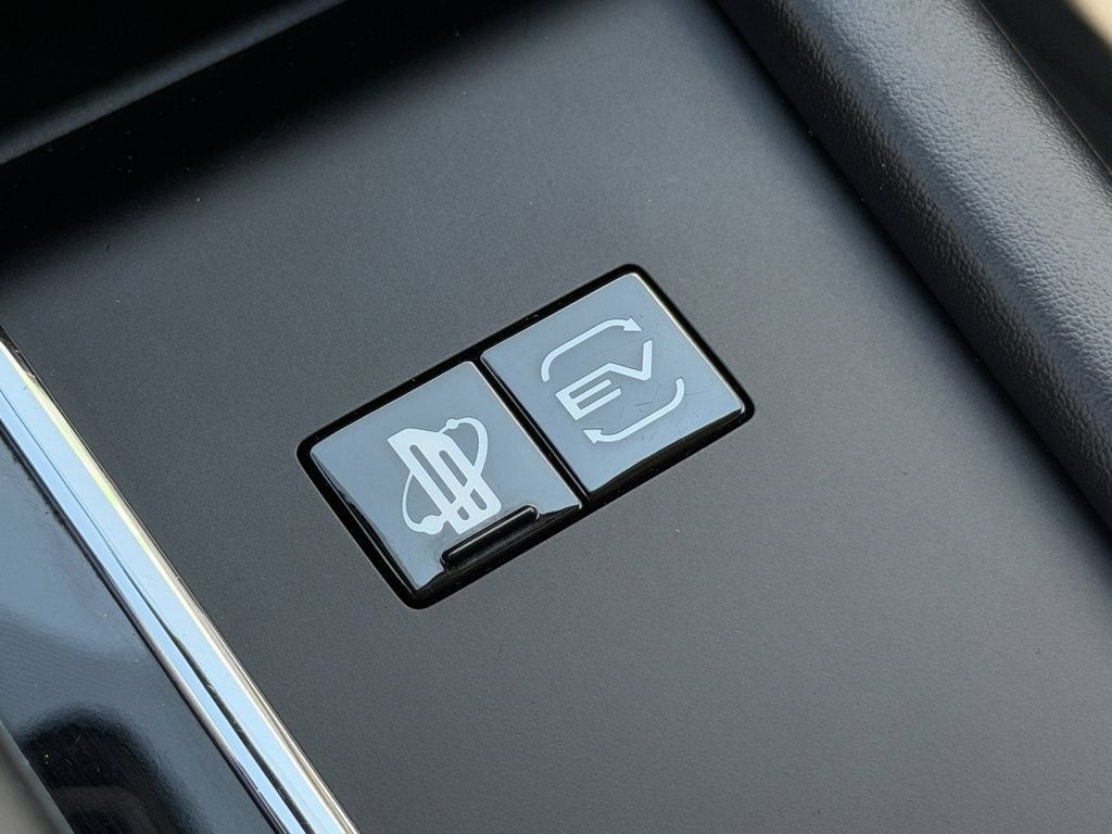 Used 2023 Mitsubishi Outlander 4WD Plug-In Hybrid image 25