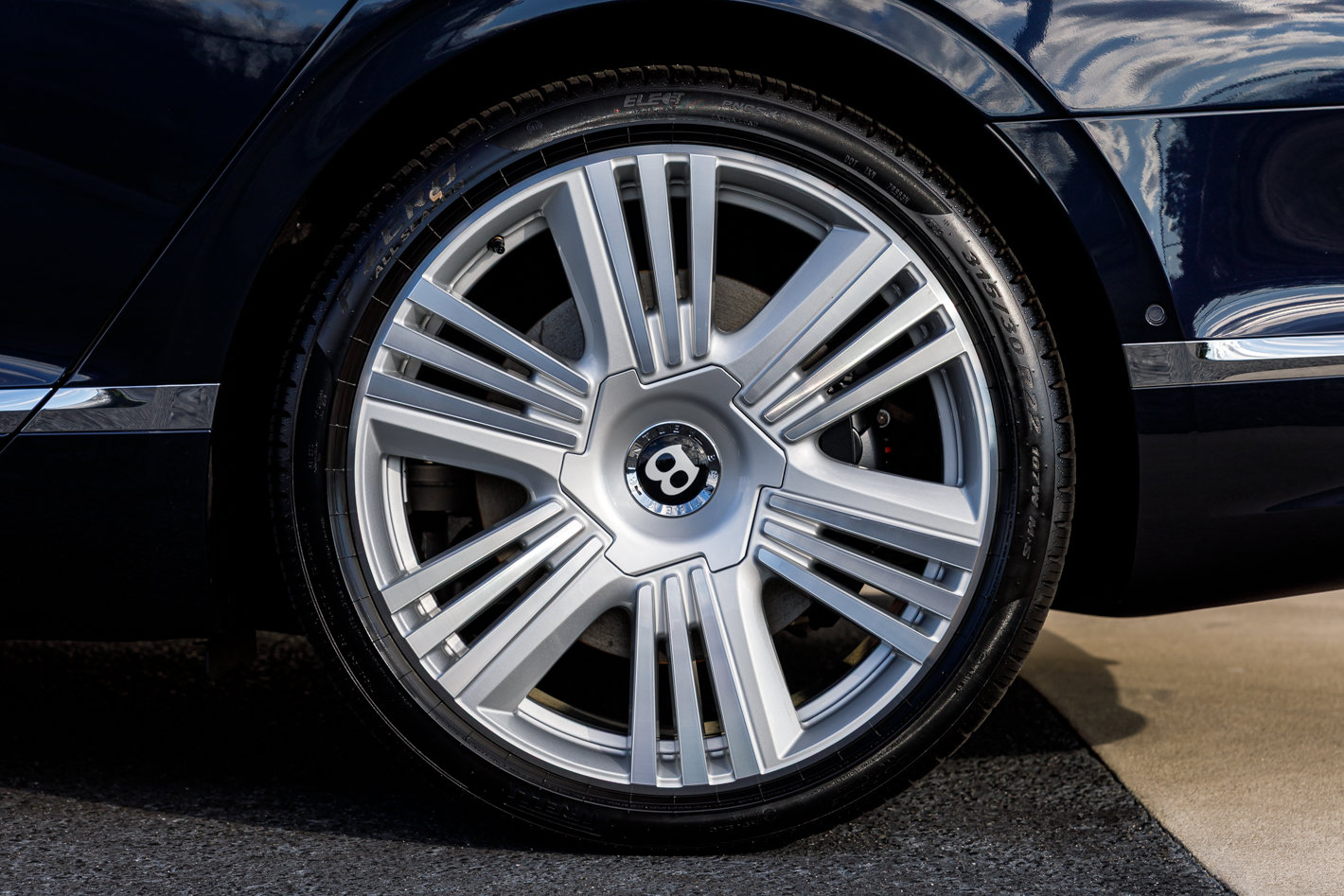 Used 2026 Bentley Flying Spur Azure AWD/4WD image 10