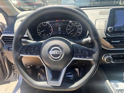 Used 2023 Nissan Altima 2.5 SV FWD image 18