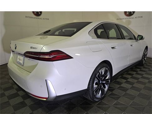 New 2025 BMW 530i xDrive w/ Premium Package image 4