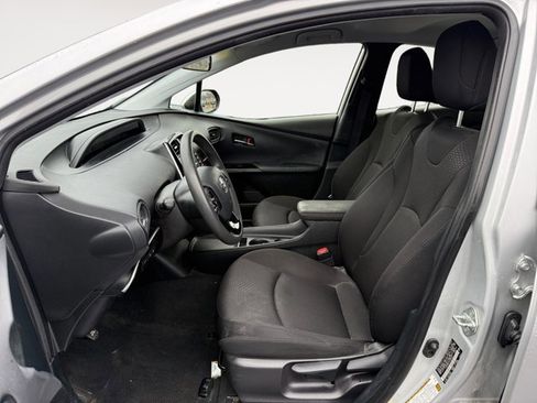 Used 2022 Toyota Prius LE image 11