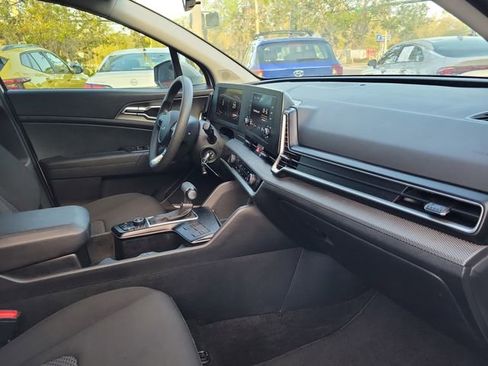 Used 2025 Kia Sportage LX FWD image 33