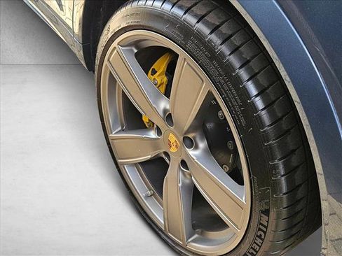 Used 2019 Porsche Cayenne Turbo image 11
