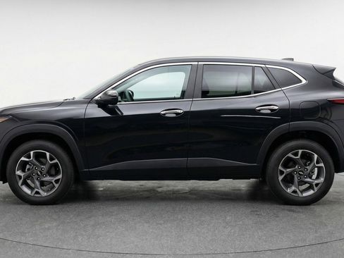 Used 2025 Chevrolet Trax LT image 5