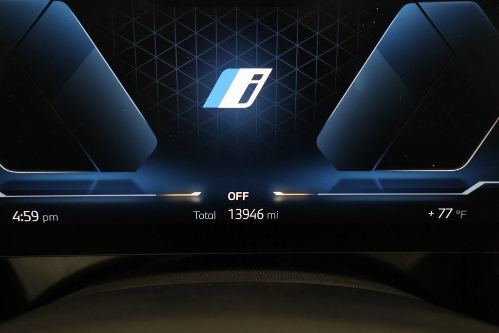 Used 2024 BMW i5 eDrive40i w/ Premium Package RWD image 17