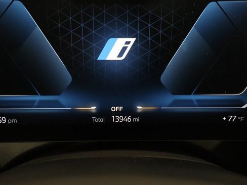 Used 2024 BMW i5 eDrive40i w/ Premium Package RWD image 17